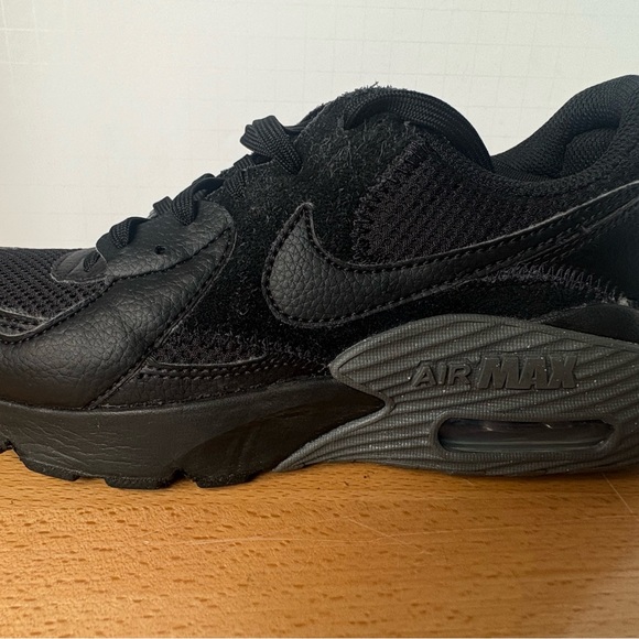 Nike Women's Black Athletic Shoes - Picture 11 of 16